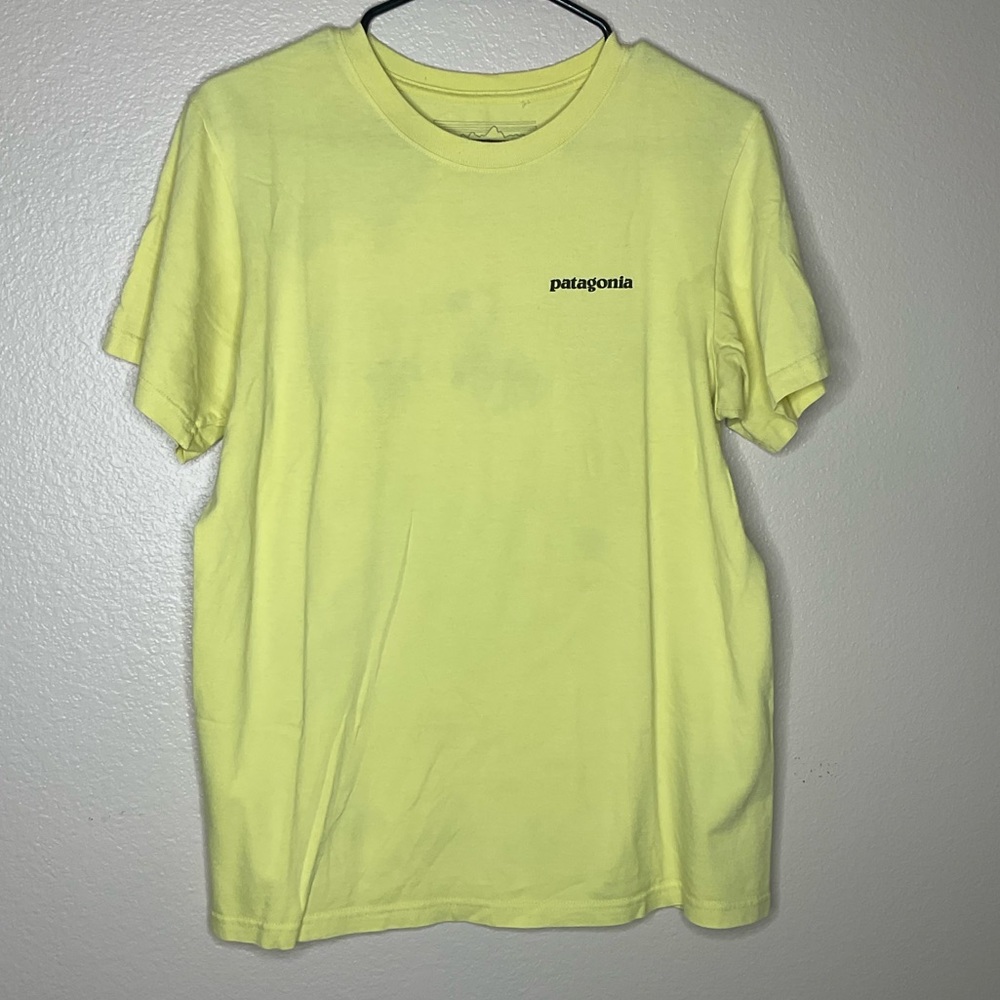 Patagonia Yellow Men’s Short Sleeve Shirt Size Small